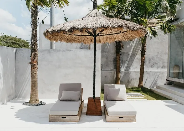 Chateau Retreat Bali Villa *