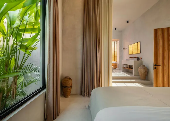 Chateau Retreat Bali * チャングー